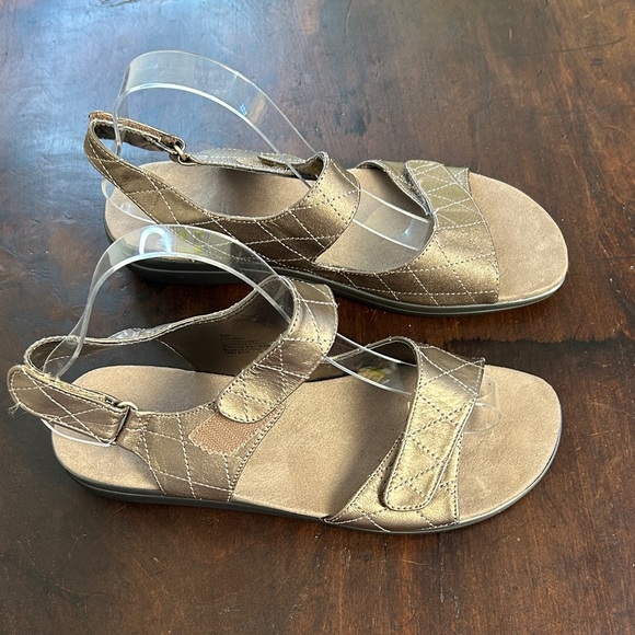 Easy Spirit Women's Adjustable Bronze Sandals Sz 9M - Picture 9 of 12